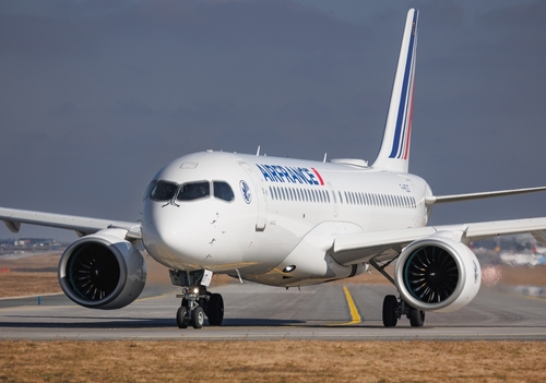 Air France Airbus A220-300 REG: F-HZUT à l'aéroport Vaclav Havel de Prague.