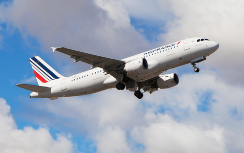 Air France Airbus A220-300 REG: F-HZUT à l'aéroport Vaclav Havel de Prague.